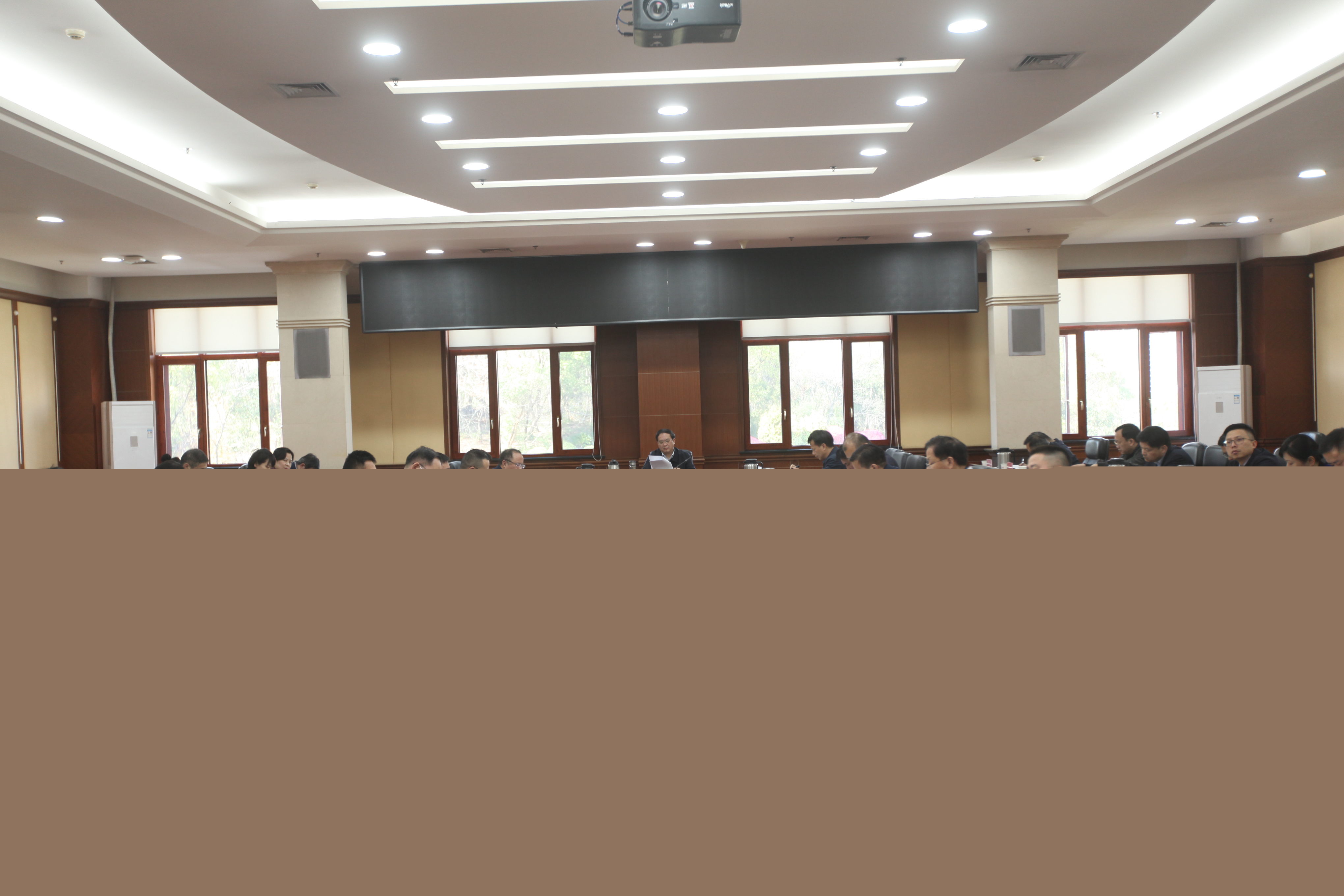 黄东红主持召开一季度经济形势调研汇报会