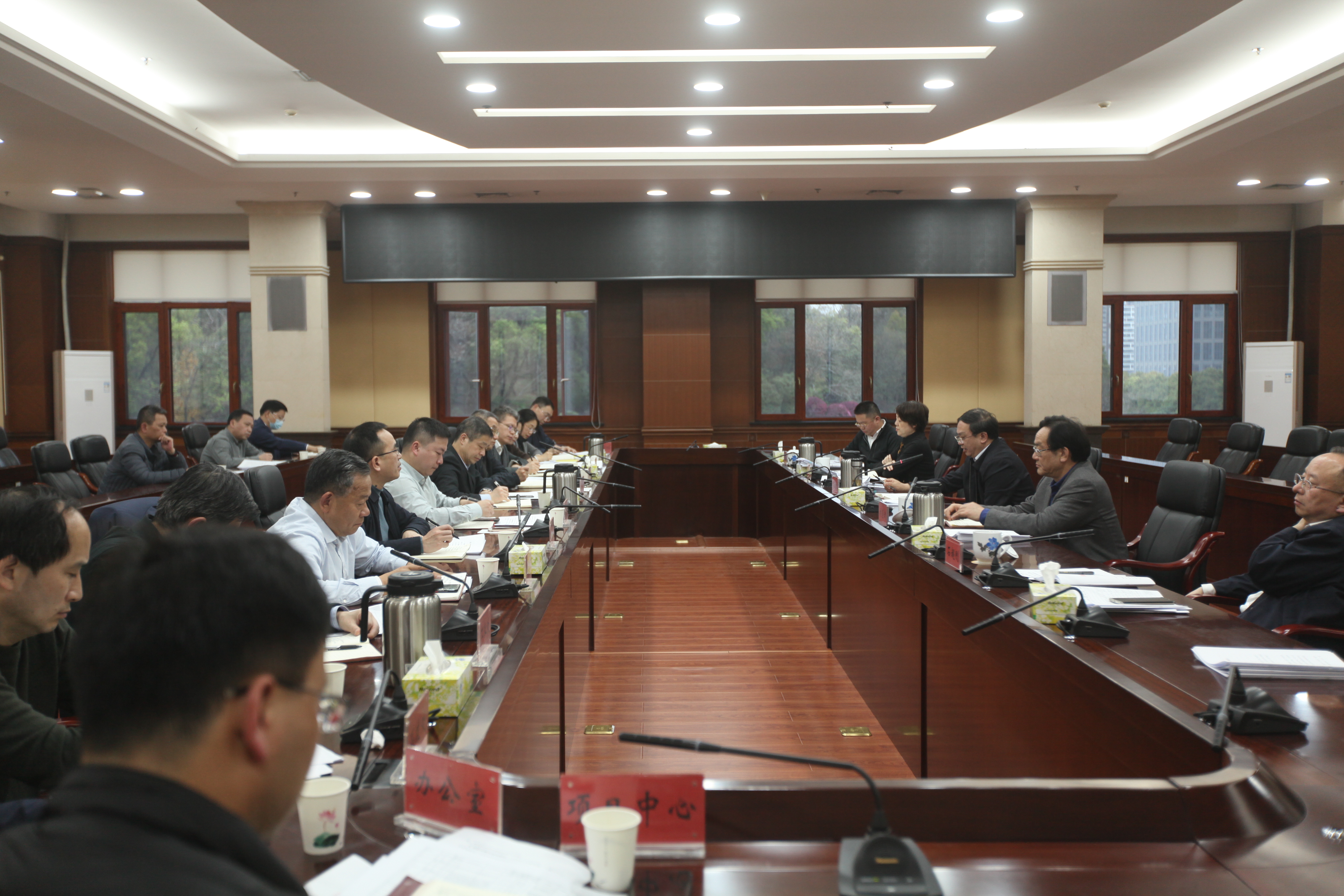 黄东红主持召开重大基础设施投资专题会议